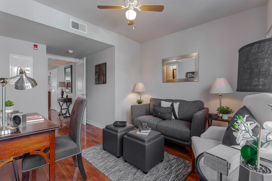 Building Photo - 820 Glenbrook Ave