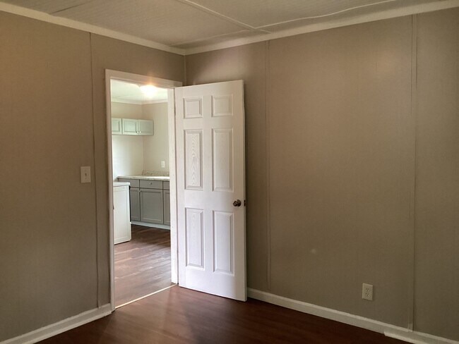 Building Photo - 5540 Clemons Rd