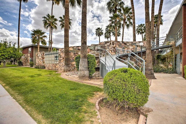 Building Photo - 6805 E 2nd St