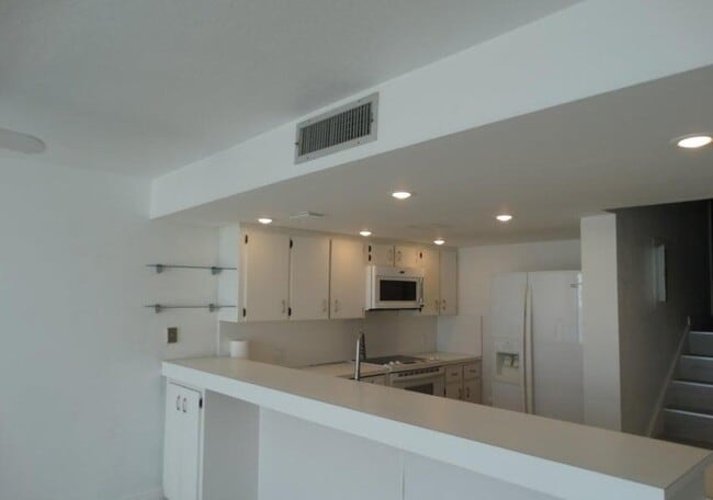 Building Photo - 5050 Ocean Beach Blvd