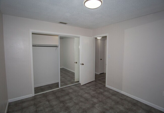 Building Photo - Charming 2/1 duplex with carport near Mills/50