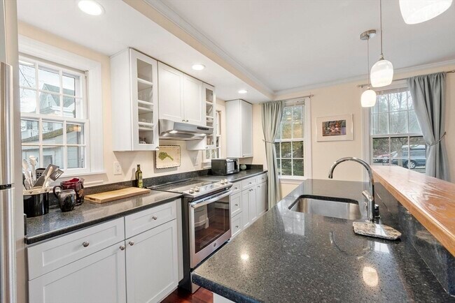 Building Photo - 54 Broadway Ave