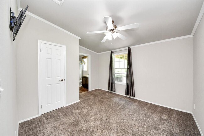 Building Photo - 4000 Mustang Rd