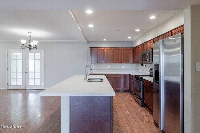 Building Photo - 40 E Balboa Dr