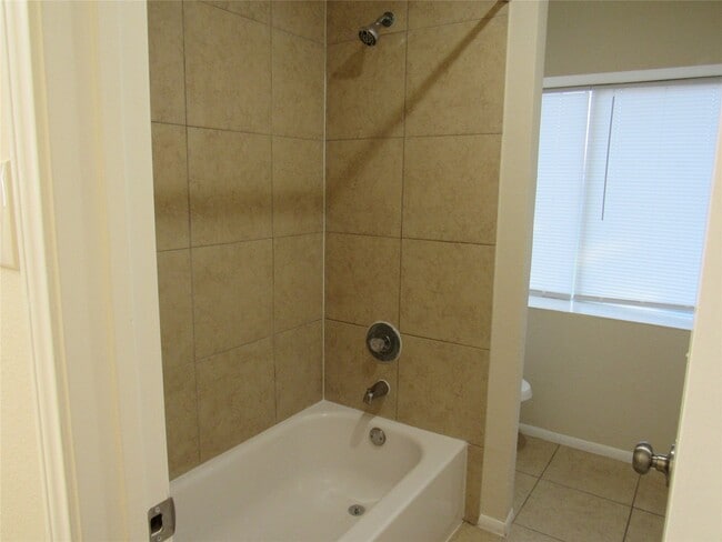 Building Photo - 10219 Prospect Hill Dr