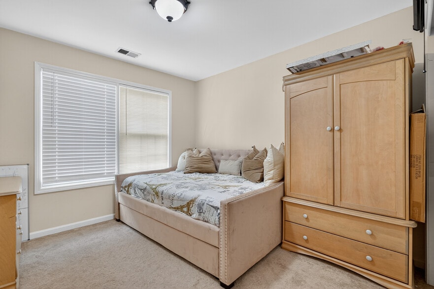 Building Photo - 1 Palisades Rd