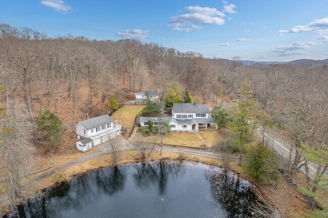 Building Photo - Beautiful 4 Bedroom 3.5 Bathroom Home On Quiet Tree-Lined Street In Millwood.