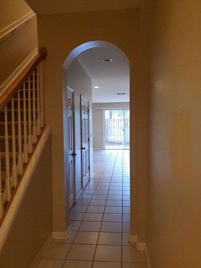 Building Photo - Lovely 2/2.5 in Bartram Park