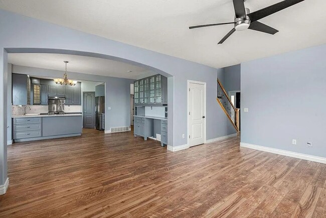 Building Photo - GORGEOUS Draper Home!
