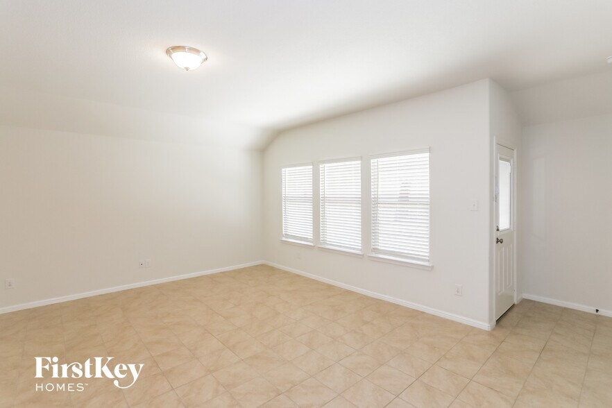 Building Photo - 2205 Sadlers Creek Ln