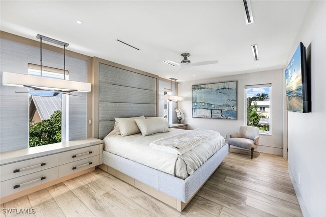 Building Photo - 295 5th Ave S