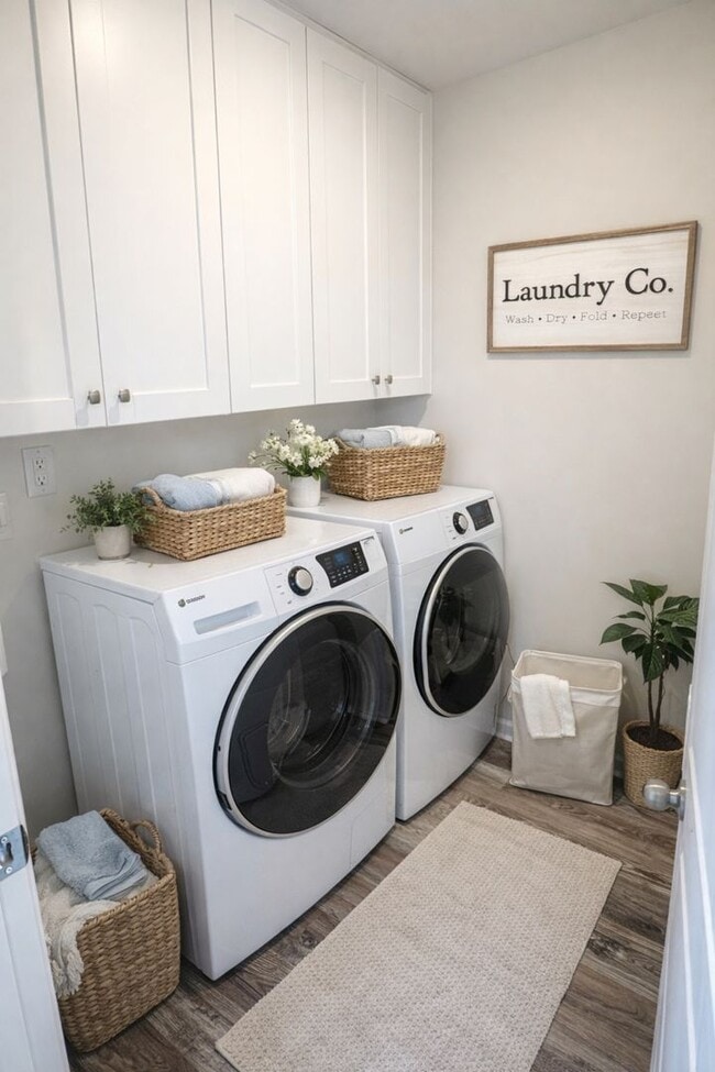 Building Photo - FIRST MONTH FREE - Bright 3BR 2.5BA Home w/ Full Appliance Kitchen • Garage Parking in Mooresville