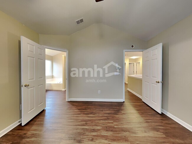 Building Photo - 200 Crossview Dr