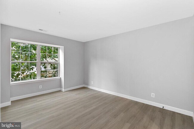 Building Photo - 21850 Locomotive Terrace