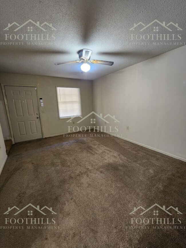 Building Photo - 123 Woodland Dr