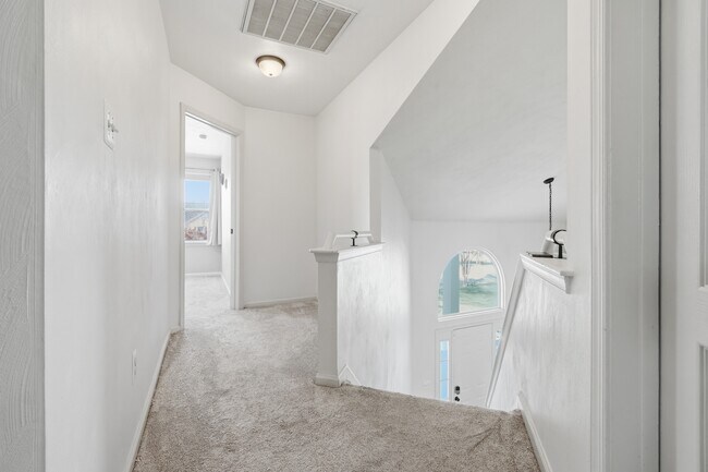 Building Photo - 1721 Chestwood Dr