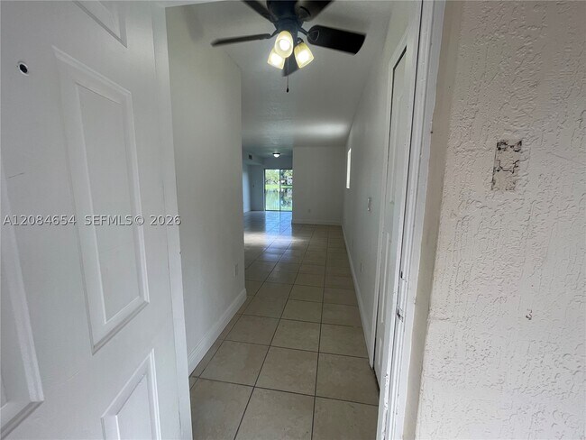 Building Photo - 1251 SE 31st Ct