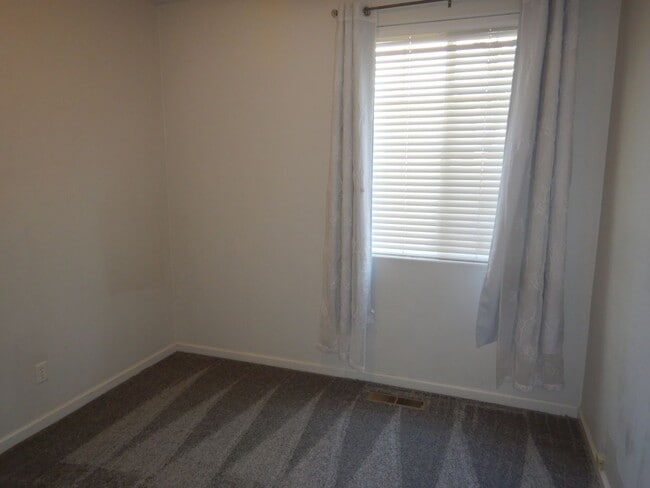 Building Photo - D'Andrea Single Story 3 BR Home on Corner Lot