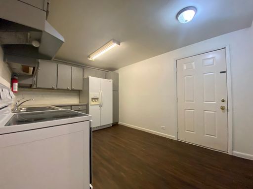 Building Photo - 2 Bedroom 1 Bath Near Firestone Available NOW!