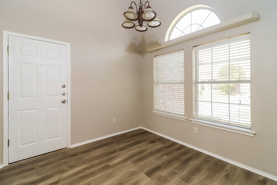 Building Photo - 8409 Tallahassee Ln