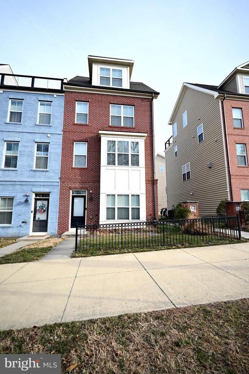 Building Photo - 2413 Glenallan Ave