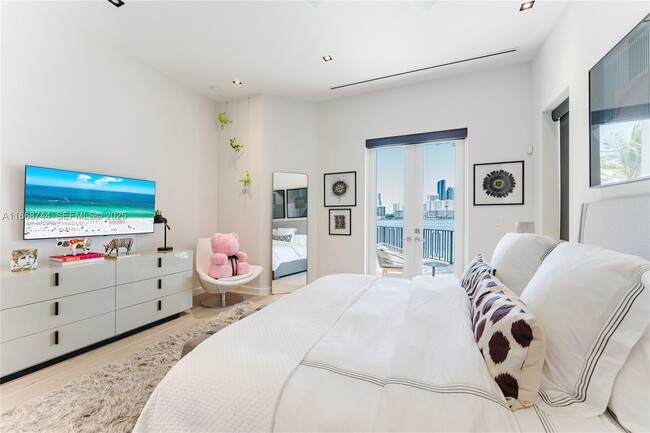 Building Photo - 3916 Island Estates Dr