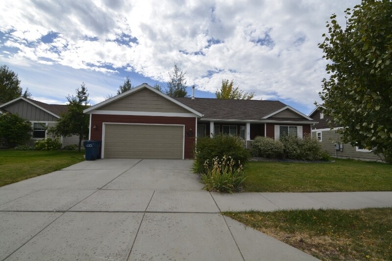 Building Photo - 3000 Oliver St