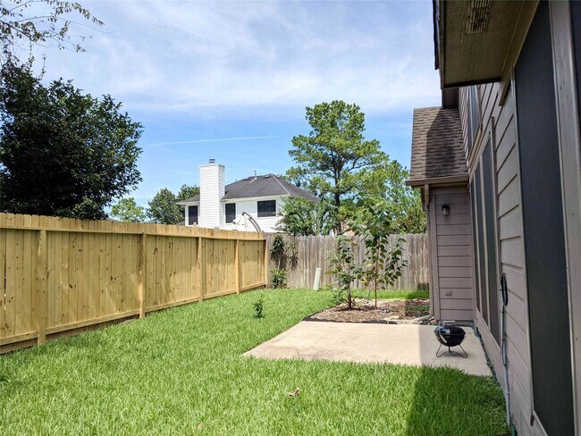 Building Photo - 2810 Foxden Dr