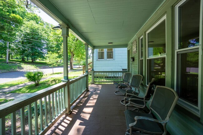 Building Photo - 1217 1/2 Madison Street -  First Floor Apa...