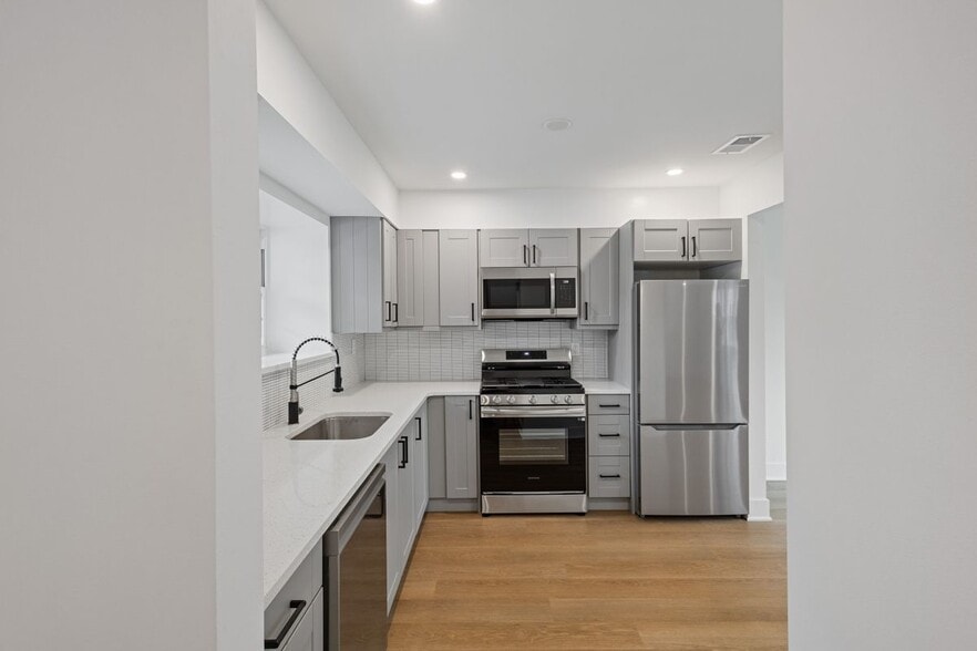 Building Photo - 5 Exeter Ct