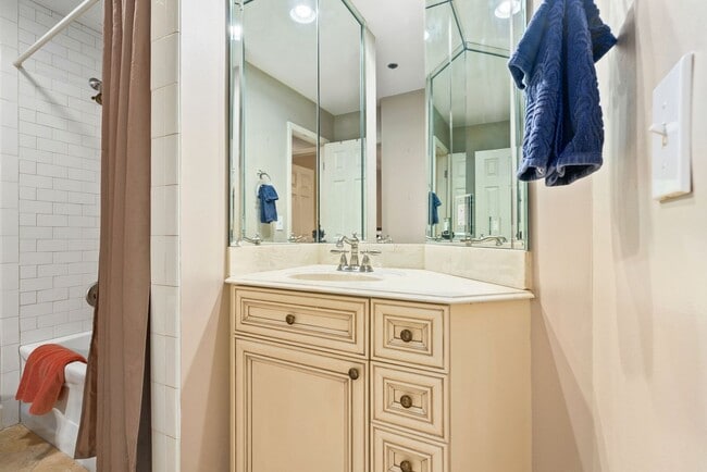 Building Photo - Magnolia Plaza -145 E. Magnolia, Unit 311