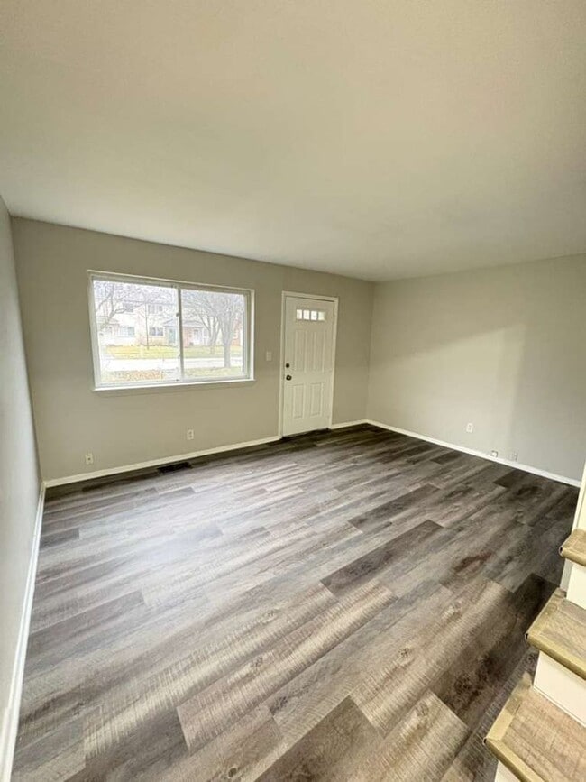 Building Photo - 5978 Glenway Dr