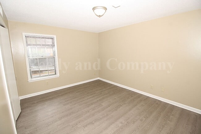 Building Photo - 5130 Queen Elizabeth Fwy