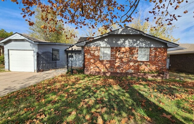 Building Photo - 5 bedroom 2.5 bath - Accepting Housing Vouchers