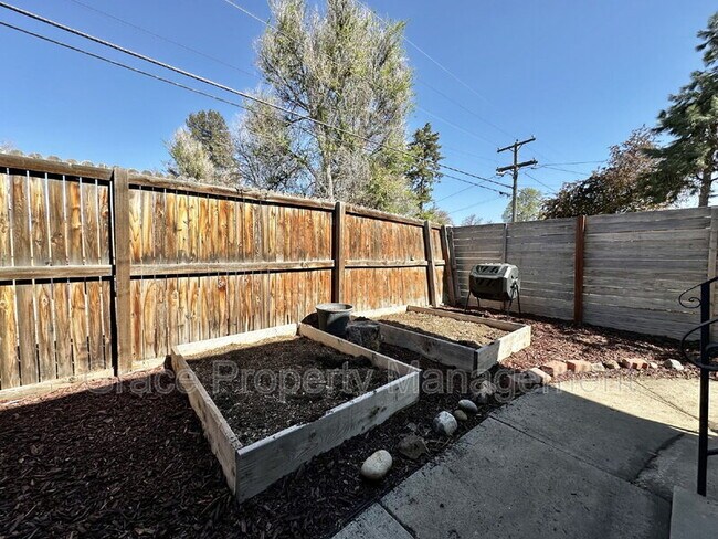 Building Photo - 1570 Tamarac St