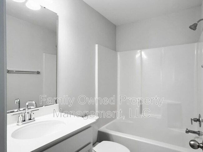 Building Photo - 302 Red Leaf Blvd