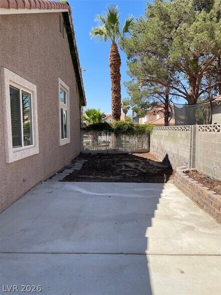 Building Photo - 5905 April Ln