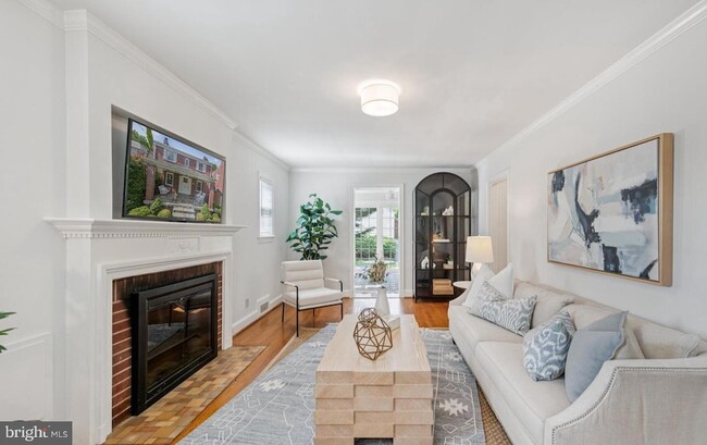 Building Photo - 4413 Butterworth Pl NW