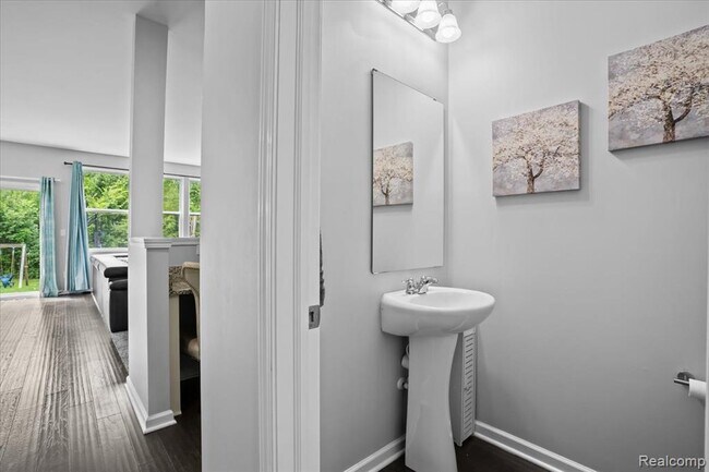 Building Photo - 49645 Hartwick Dr