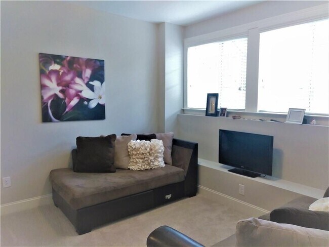 Building Photo - 4475 Donahue Ave