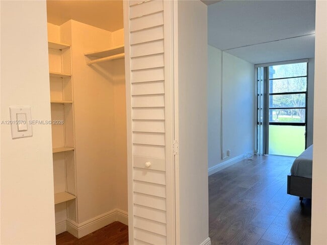 Building Photo - 20400 W Country Club Dr