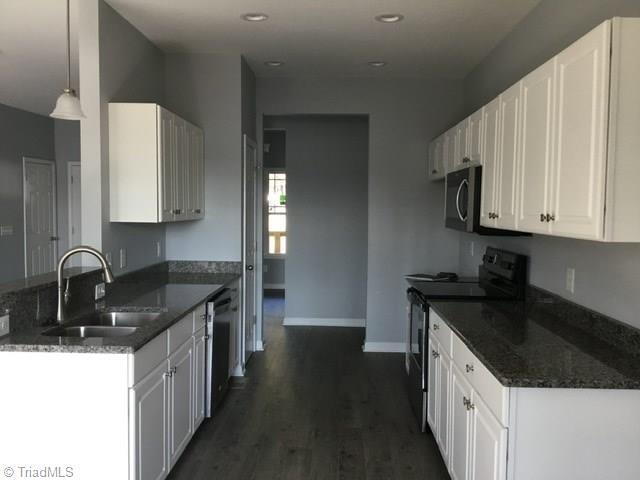 Building Photo - "Spacious 4-Bedroom Home with Finished Basement in Kernersville's Desirable Mill Brook Trail"