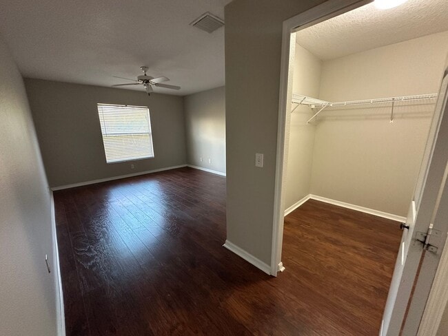 Building Photo - Affordable 3/2 with beautiful  Pond view