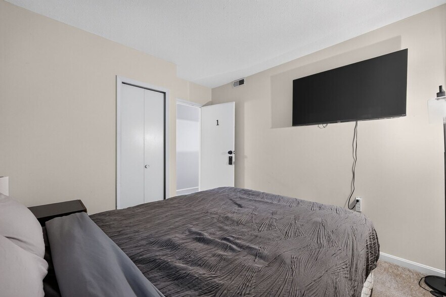 Building Photo - 10946 Rampart Way