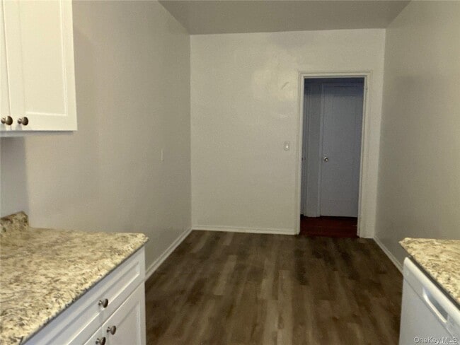 Building Photo - 12 Welwyn Rd