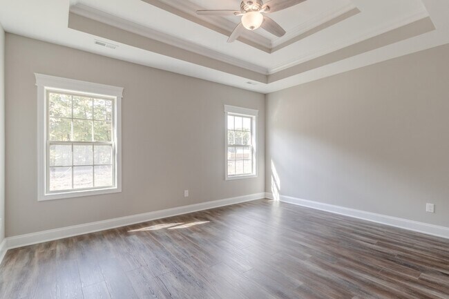 Building Photo - 1558 Hereford Blvd