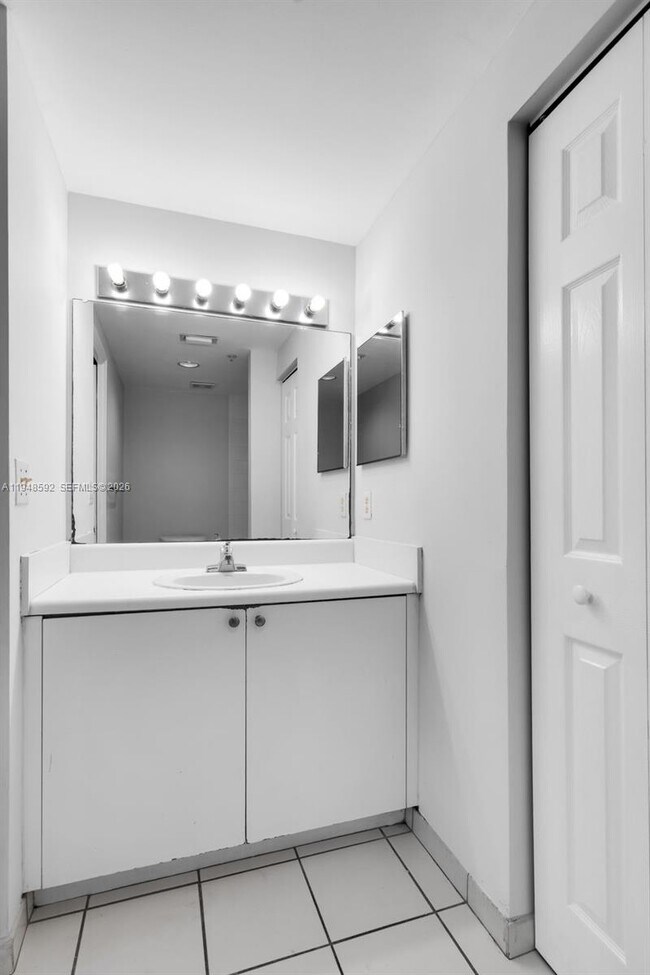 Building Photo - 2401 W Preserve Way