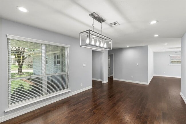 Building Photo - 5431 Maple St