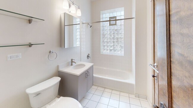 Building Photo - Lakeview Gem: 2 Bed, 1 Bath W/ In-Unit Laundry, D/W, Cent Air, Fireplace, Deck, Parking!