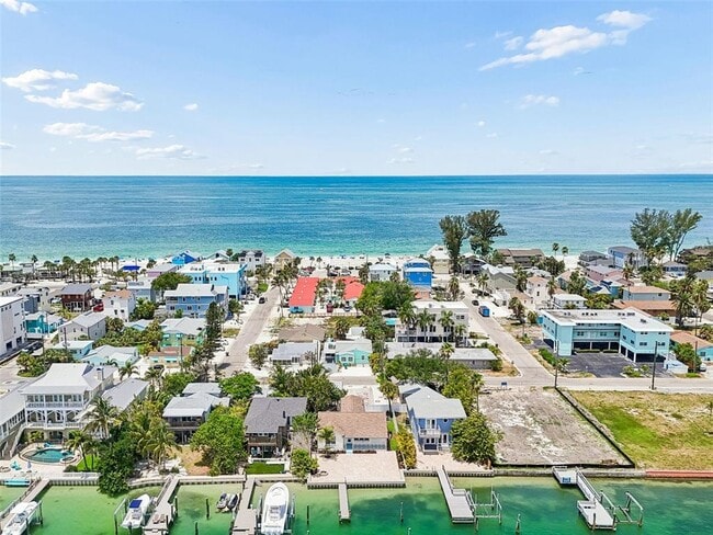 Building Photo - 8125 Bayshore Dr